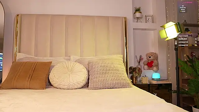 Snapshot of Sary_hott chatting on October 16, 11:28 pm Sary hott online show from October 16, 11:28 pm