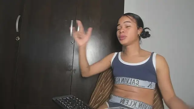 meghanSusexx online show from March 14, 11:43 pm