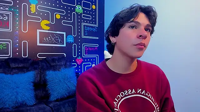 Snapshot of Luke_Howland chatting on December 3, 8:17 pm Luke Howland online show from December 3, 8:17 pm