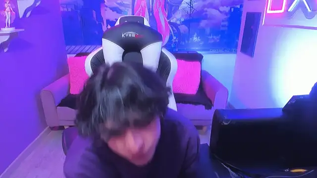 Snapshot of Luke_Howland chatting on December 10, 1:44 pm Luke Howland online show from December 10, 1:44 pm