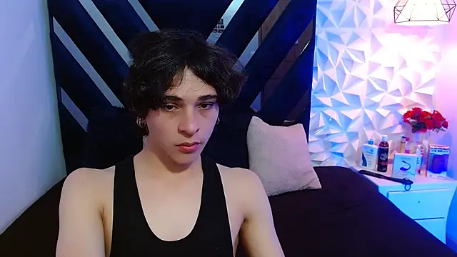 Snapshot of Luke_Howland chatting on December 12, 3:32 am Luke Howland online show from December 12, 3:32 am