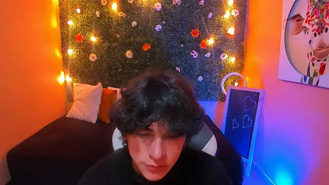 Snapshot of Luke_Howland chatting on December 13, 8:26 pm Luke Howland online show from December 13, 8:26 pm