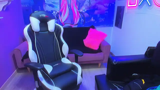 Snapshot of Luke_Howland chatting on December 14, 3:40 am Luke Howland online show from December 14, 3:40 am