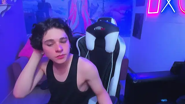 Snapshot of Luke_Howland chatting on December 14, 7:18 am Luke Howland online show from December 14, 7:18 am