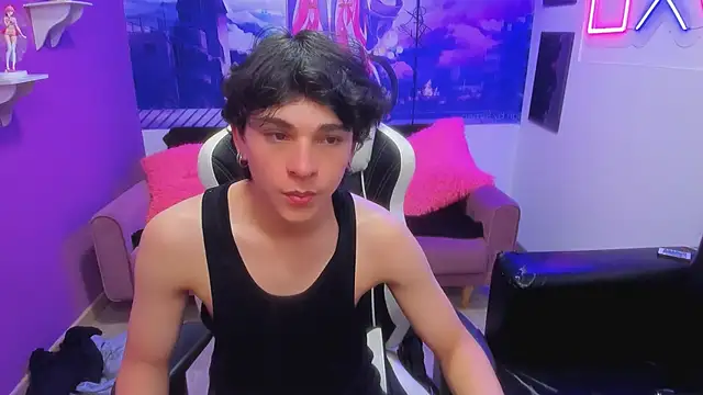 Snapshot of Luke_Howland chatting on December 14, 12:23 pm Luke Howland online show from December 14, 12:23 pm