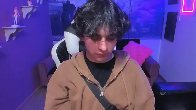 Snapshot of Luke_Howland chatting on December 17, 3:39 am Luke Howland online show from December 17, 3:39 am