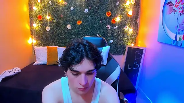 Snapshot of Luke_Howland chatting on December 18, 8:36 pm Luke Howland online show from December 18, 8:36 pm