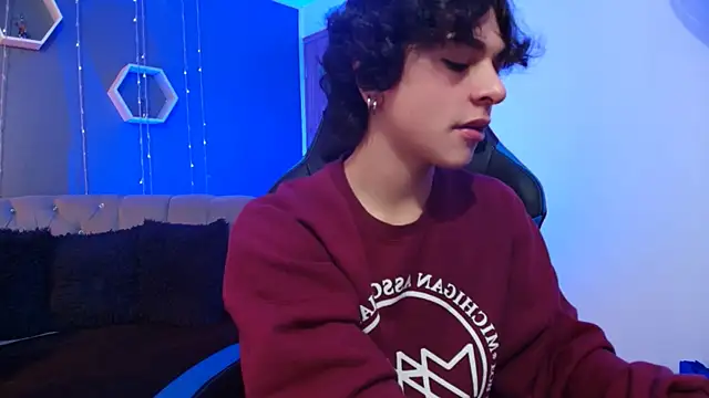 Snapshot of Luke_Howland chatting on December 24, 6:06 pm Luke Howland online show from December 24, 6:06 pm