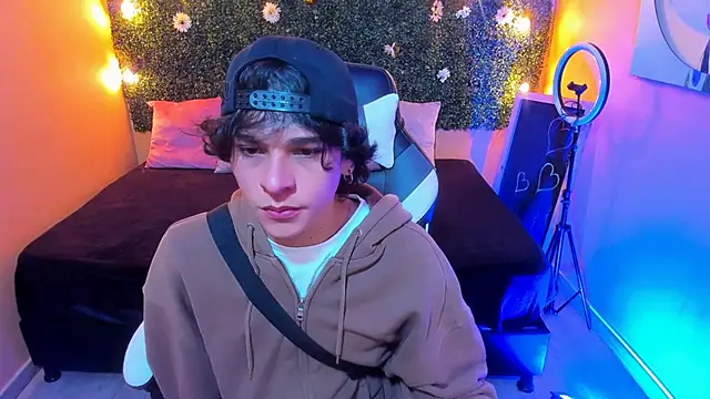 Snapshot of Luke_Howland chatting on January 10, 8:15 pm Luke Howland online show from January 10, 8:15 pm