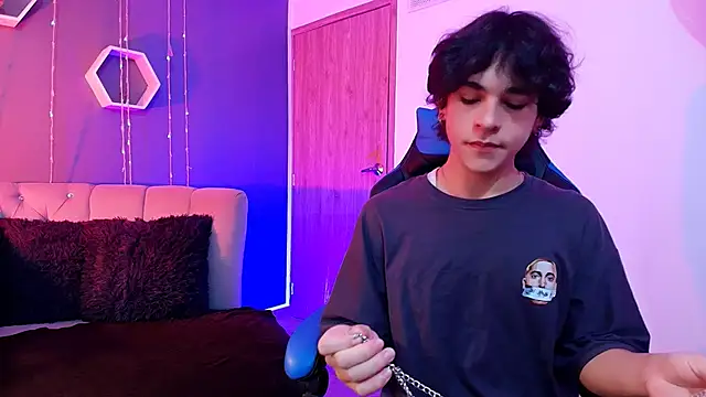 Snapshot of Luke_Howland chatting on January 12, 8:25 pm Luke Howland online show from January 12, 8:25 pm