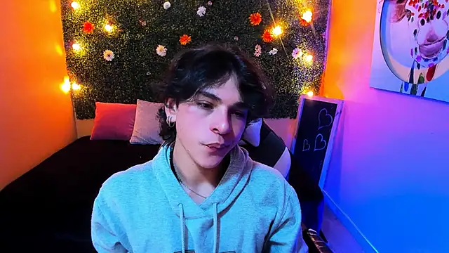 Snapshot of Luke_Howland chatting on January 13, 8:15 pm Luke Howland online show from January 13, 8:15 pm