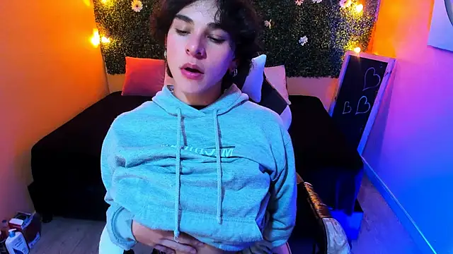 Snapshot of Luke_Howland chatting on January 13, 11:17 pm Luke Howland online show from January 13, 11:17 pm