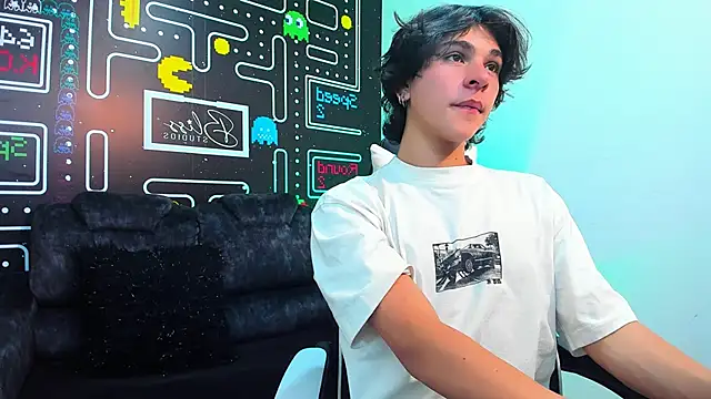 Snapshot of Luke_Howland chatting on January 14, 8:26 pm Luke Howland online show from January 14, 8:26 pm