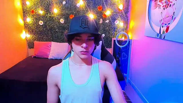 Snapshot of Luke_Howland chatting on January 20, 8:07 pm Luke Howland online show from January 20, 8:07 pm