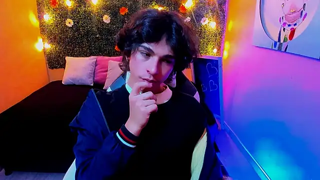 Snapshot of Luke_Howland chatting on January 21, 8:11 pm Luke Howland online show from January 21, 8:11 pm