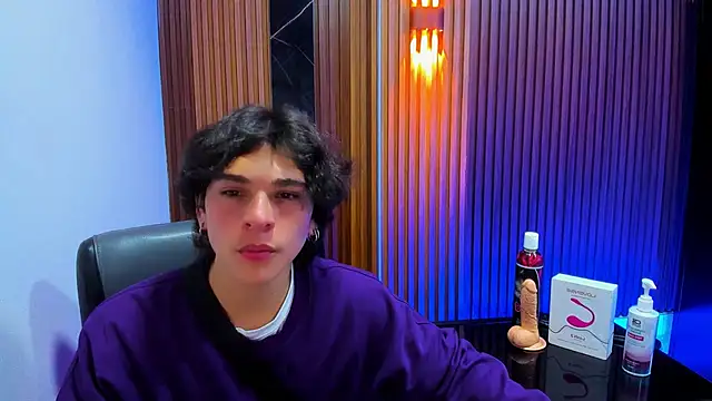 Snapshot of Luke_Howland chatting on January 24, 8:22 pm Luke Howland online show from January 24, 8:22 pm