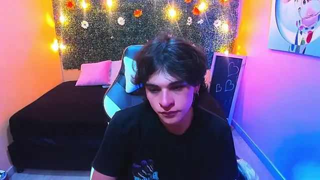 Snapshot of Luke_Howland chatting on January 27, 8:49 pm Luke Howland online show from January 27, 8:49 pm