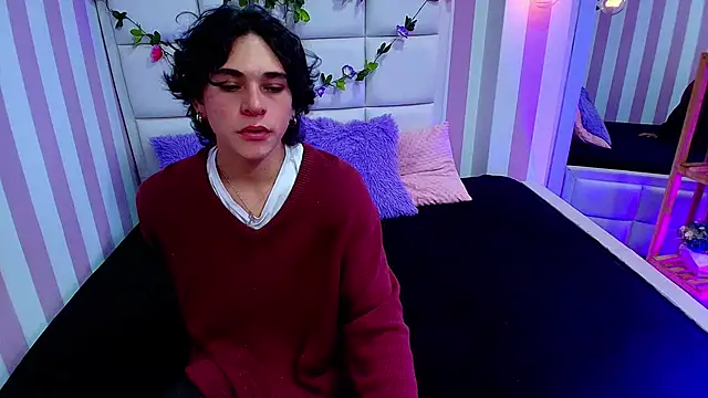 Snapshot of Luke_Howland chatting on January 29, 8:35 pm Luke Howland online show from January 29, 8:35 pm