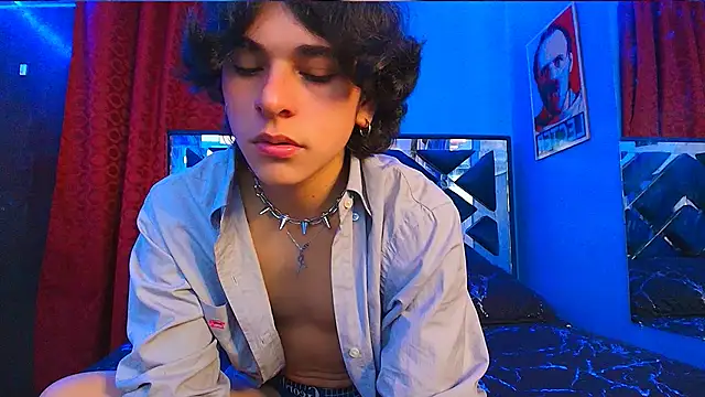 Snapshot of Luke_Howland chatting on February 5, 12:31 am Luke Howland online show from February 5, 12:31 am