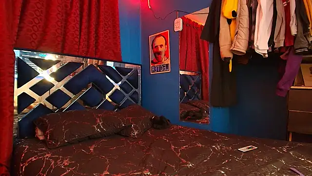 Snapshot of Luke_Howland chatting on February 12, 12:37 am Luke Howland online show from February 12, 12:37 am