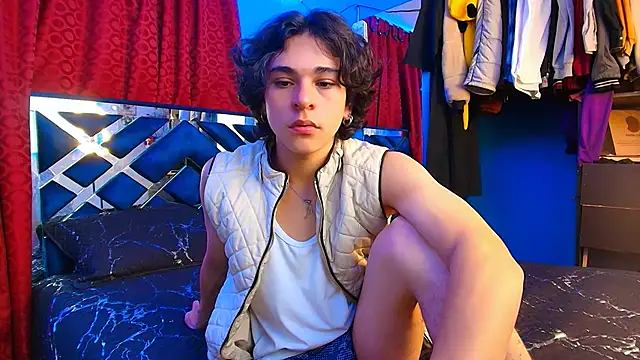 Snapshot of Luke_Howland chatting on February 12, 4:12 am Luke Howland online show from February 12, 4:12 am