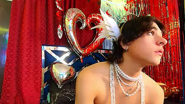 Snapshot of Luke_Howland chatting on February 14, 10:14 pm Luke Howland online show from February 14, 10:14 pm