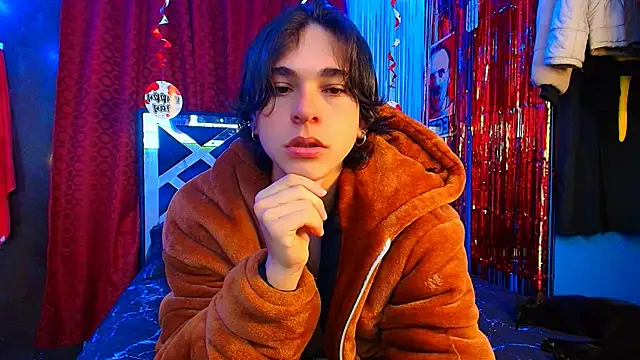 Snapshot of Luke_Howland chatting on February 19, 9:14 pm Luke Howland online show from February 19, 9:14 pm