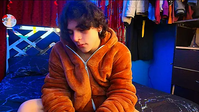 Snapshot of Luke_Howland chatting on February 20, 12:41 am Luke Howland online show from February 20, 12:41 am