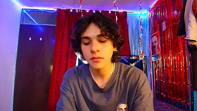 Snapshot of Luke_Howland chatting on February 21, 3:01 am Luke Howland online show from February 21, 3:01 am