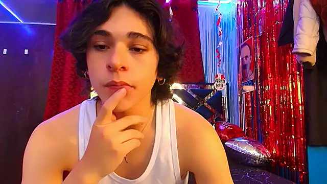 Snapshot of Luke_Howland chatting on February 21, 8:49 pm Luke Howland online show from February 21, 8:49 pm