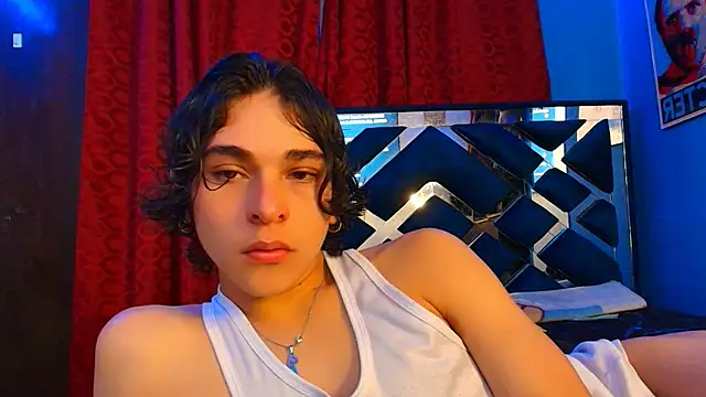 Snapshot of Luke_Howland chatting on February 24, 10:25 pm Luke Howland online show from February 24, 10:25 pm