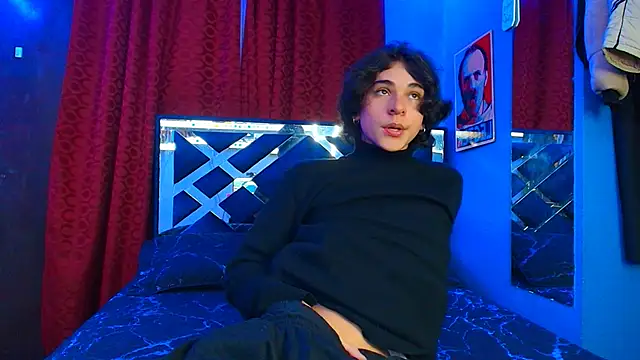 Snapshot of Luke_Howland chatting on February 25, 9:13 pm Luke Howland online show from February 25, 9:13 pm