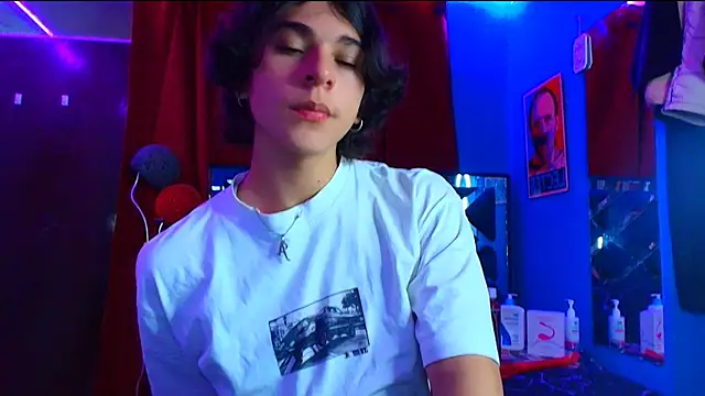 Snapshot of Luke_Howland chatting on February 28, 9:23 pm Luke Howland online show from February 28, 9:23 pm