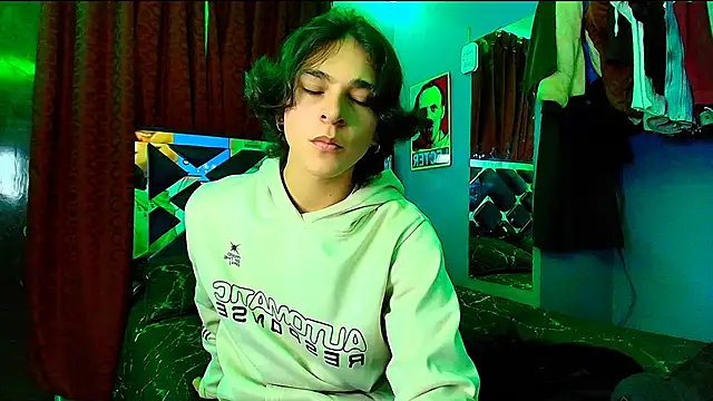 Snapshot of Luke_Howland chatting on March 18, 9:21 pm Luke Howland online show from March 18, 9:21 pm