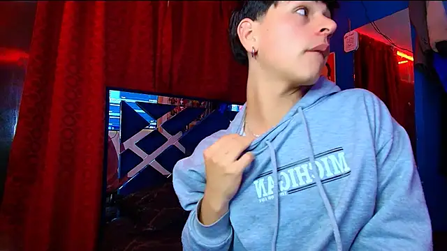 Snapshot of Luke_Howland chatting on September 23, 10:02 pm Luke Howland online show from September 23, 10:02 pm