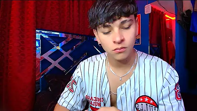 Snapshot of Luke_Howland chatting on October 1, 11:33 pm Luke Howland online show from October 1, 11:33 pm