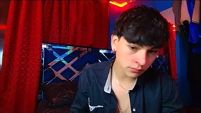 Snapshot of Luke_Howland chatting on October 2, 11:23 pm Luke Howland online show from October 2, 11:23 pm