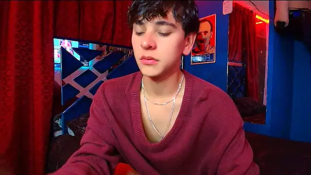 Snapshot of Luke_Howland chatting on October 31, 1:17 am Luke Howland online show from October 31, 1:17 am