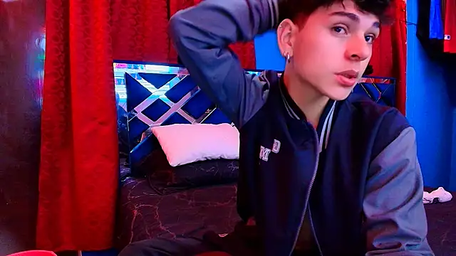 Snapshot of Luke_Howland chatting on February 19, 2:51 am Luke Howland online show from February 19, 2:51 am