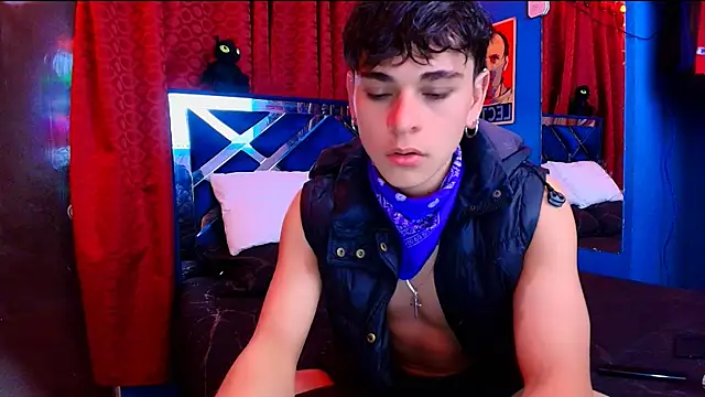 Snapshot of Luke_Howland chatting on February 20, 2:41 am Luke Howland online show from February 20, 2:41 am