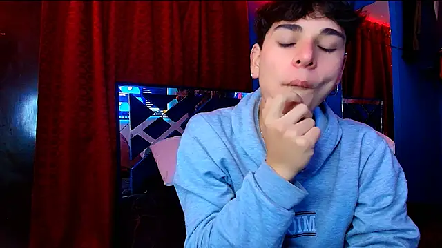 Snapshot of Luke_Howland chatting on February 24, 2:20 am Luke Howland online show from February 24, 2:20 am