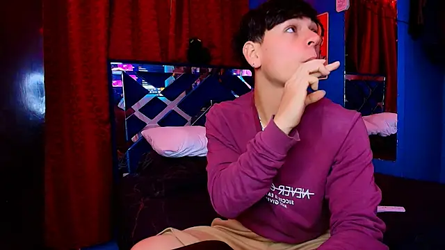 Snapshot of Luke_Howland chatting on February 25, 1:59 am Luke Howland online show from February 25, 1:59 am