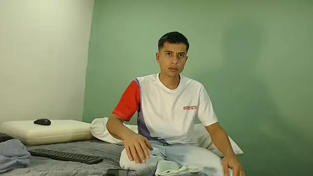 danielitopapuu online show from February 5, 4:17 am