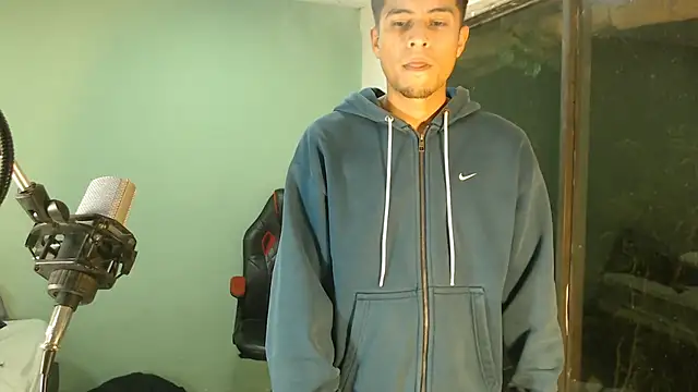 Snapshot of danielitopapuu chatting on February 15, 7:51 am danielitopapuu online show from February 15, 7:51 am