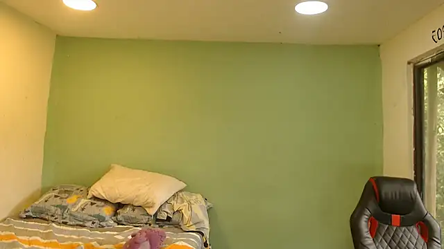 Snapshot of danielitopapuu chatting on April 15, 8:31 pm danielitopapuu online show from April 15, 8:31 pm