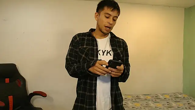 danielitopapuu online show from May 26, 1:18 pm