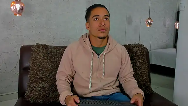 Bryson Collins  online show from January 13, 11:19 am