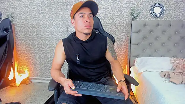 Bryson Collins  online show from February 3, 11:09 am