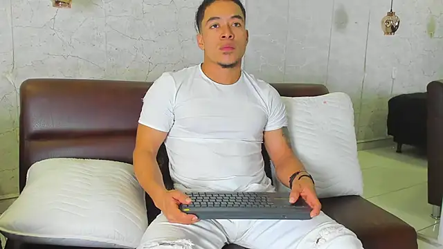 Bryson Collins  online show from February 7, 11:12 am
