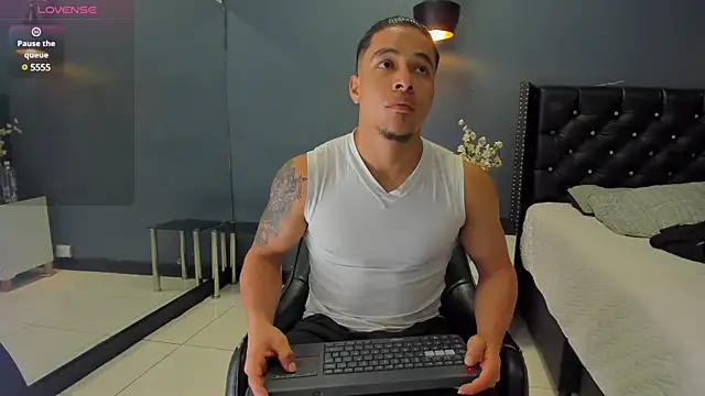 Bryson Collins  online show from February 12, 11:07 am